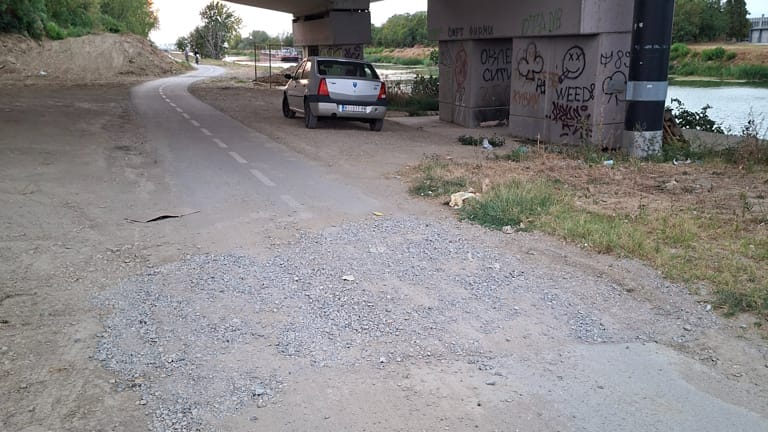 Prijava oštećenja bic. staze uz Kanal DTD (Bulevar Evrope - most)