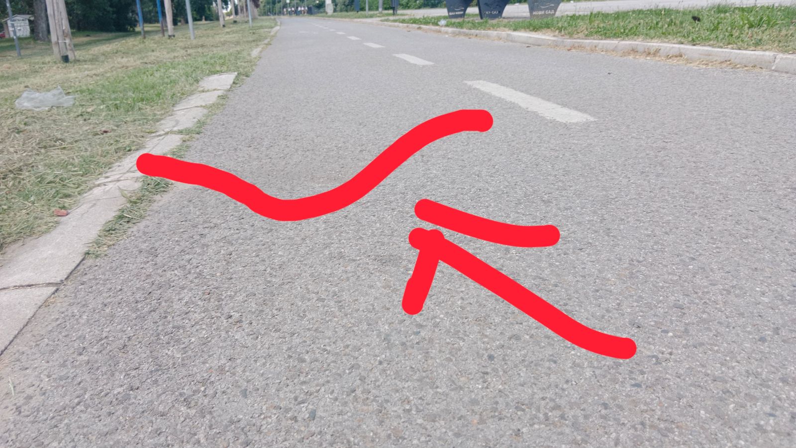 Rupa na bic. stazi na Sunčanom keju