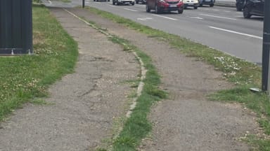 Oštećenje bic. staze na uglu Partizanske i Temerinske