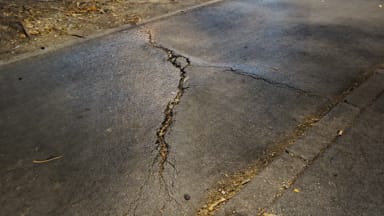 Prijava oštećenja biciklističke infrastrukture u Braće Popović 2-4