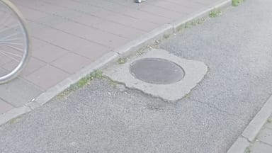 Oštećenje bic. staze u Braće Ribnikar 41