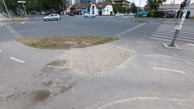 Prijava oštećenja biciklističke staze na uglu Futoškog puta i Bul. Slobodana Jovanovića